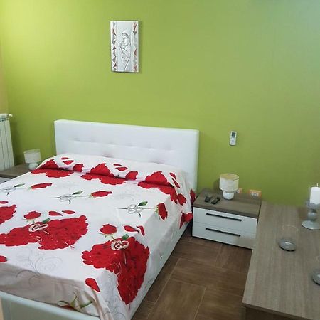 Appartamento Marinella Пицо Екстериор снимка